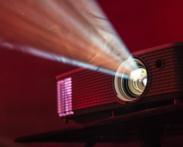 How To Set Up A Home Theater With A Projector?